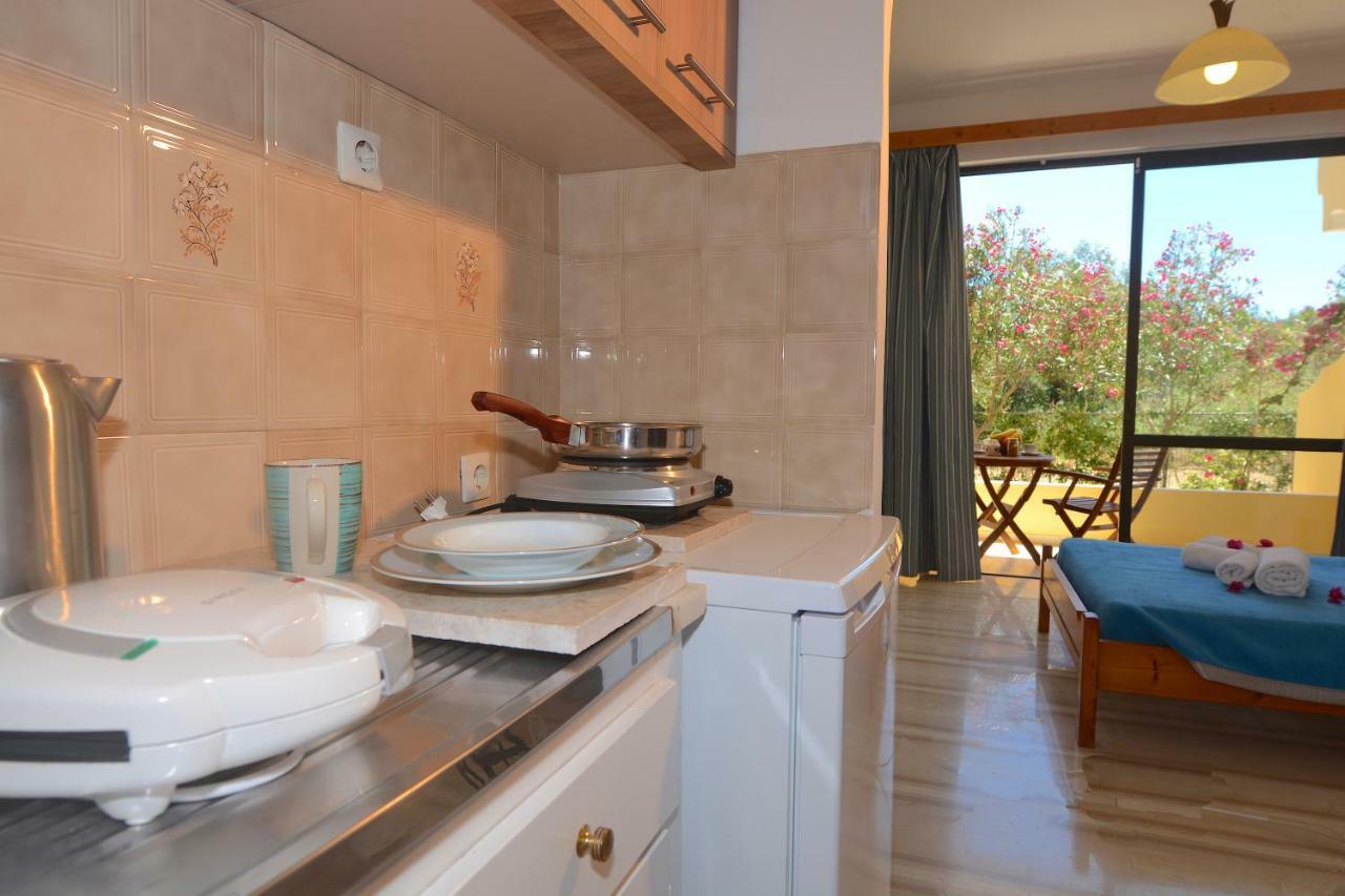 Alexandra Apartments Melíkia Dış mekan fotoğraf