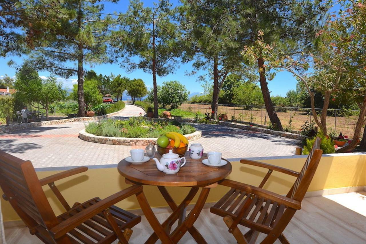 Alexandra Apartments Melíkia Dış mekan fotoğraf